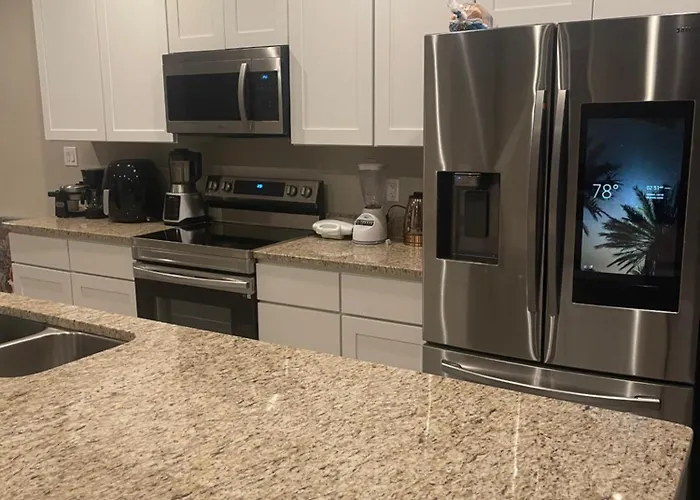 Cozy Room Close To Airport And All Major Attractions
